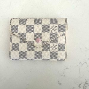 FAke LV wallet.